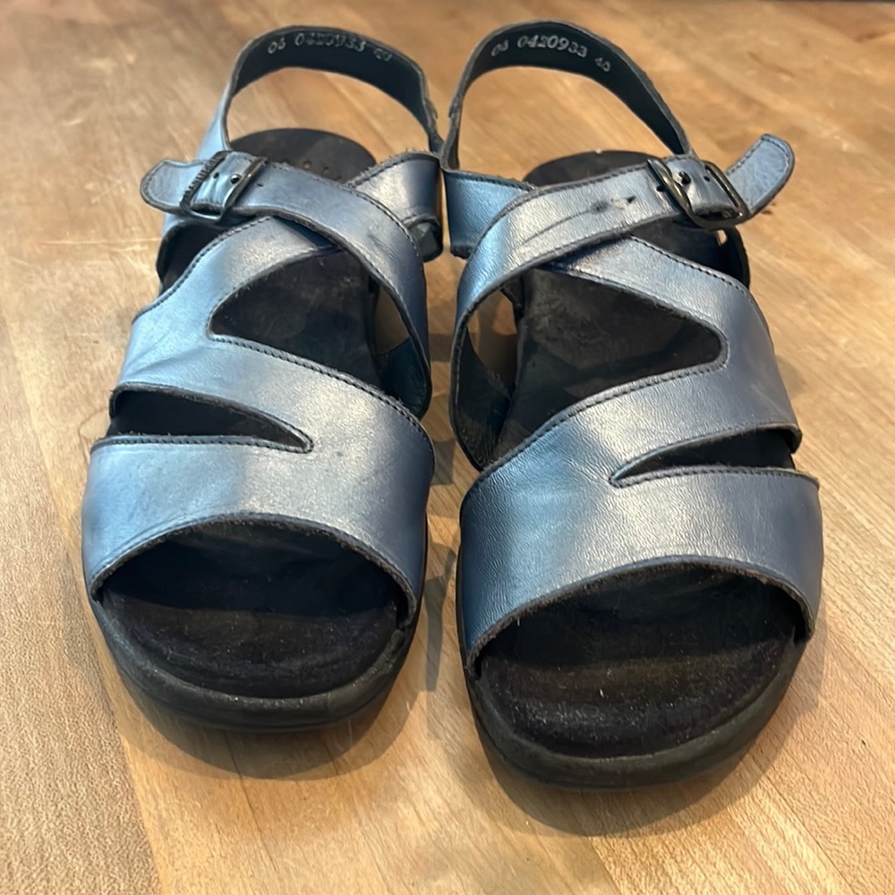 Mephisto Altina strappy Blue Leather With Black Buckle Size 9 EUC Sz 40